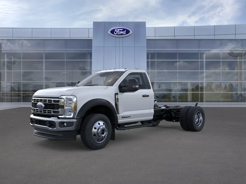 New 2026 Oxford White Ford F-600® XLT image 1