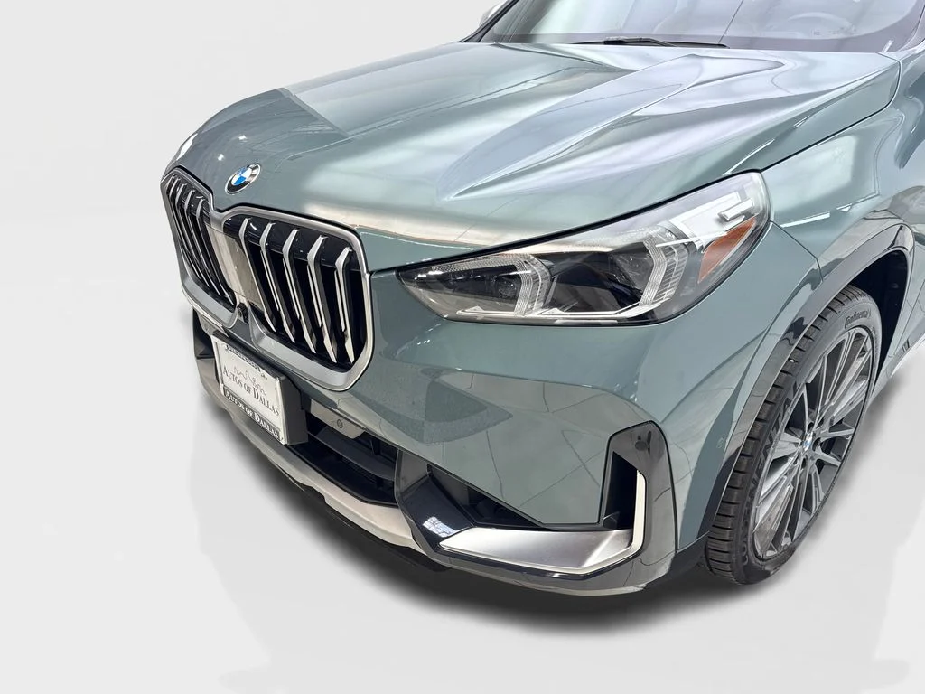 Used 2023 Green BMW xDrive28i image 16
