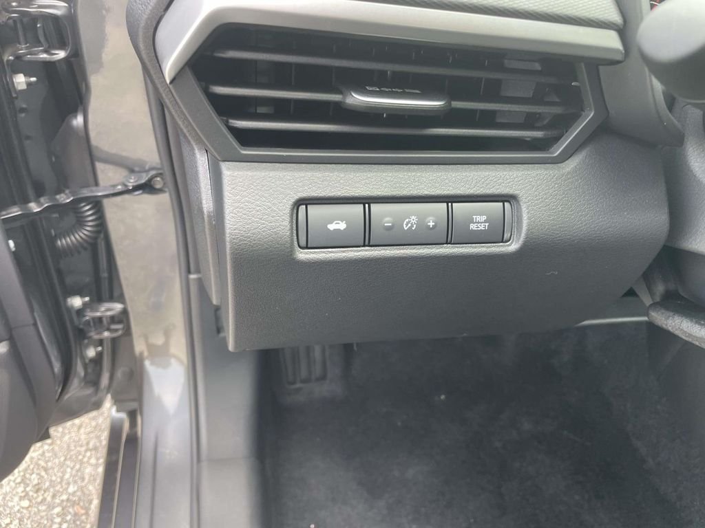 New 2026 Gun Metallic / Super Black Two-tone Nissan SR image 18