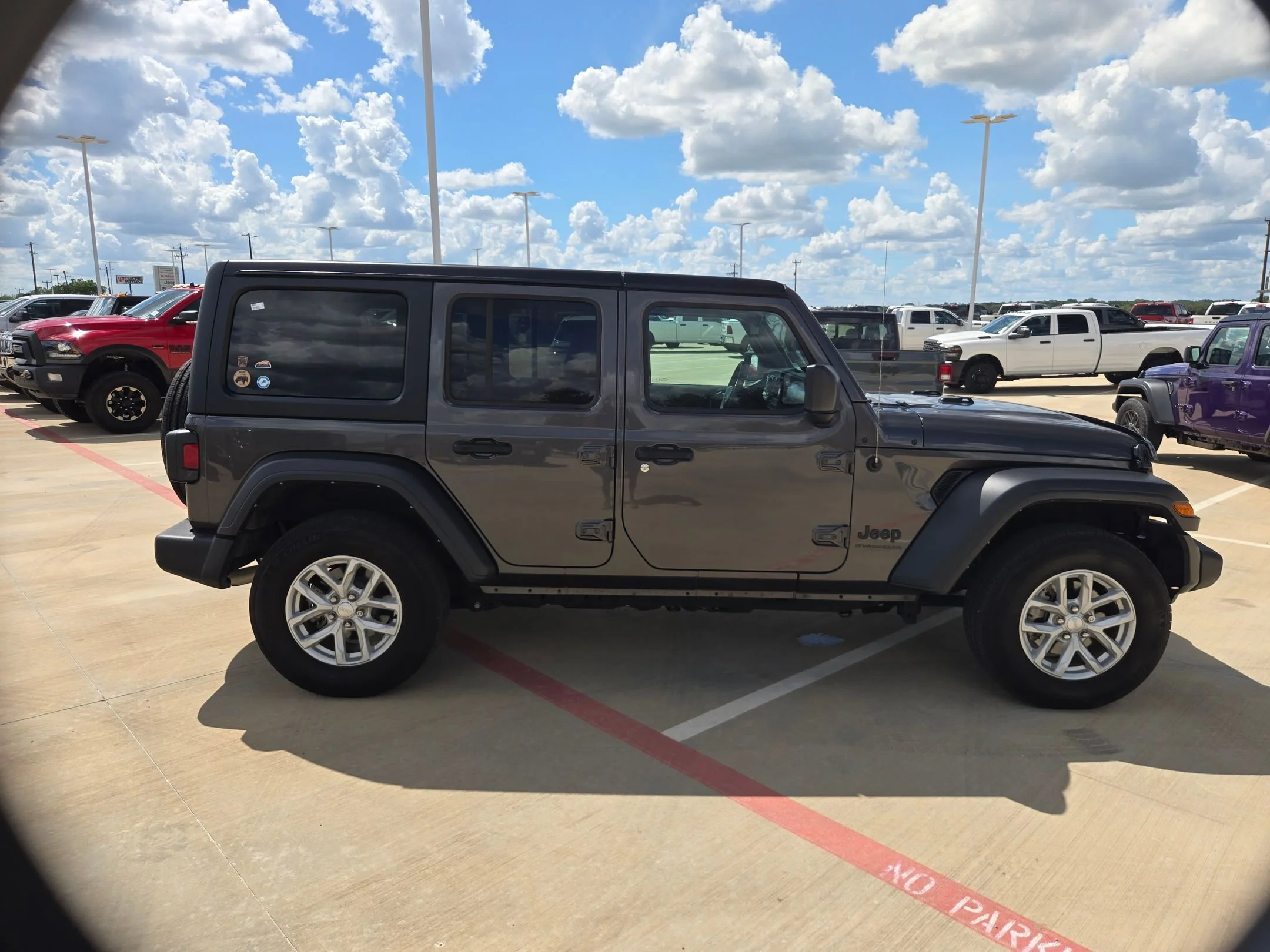 Used 2023 Gray Jeep Sport S image 2