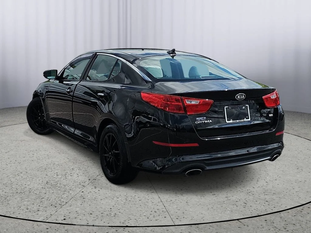 Used 2015 Black Kia LX image 5