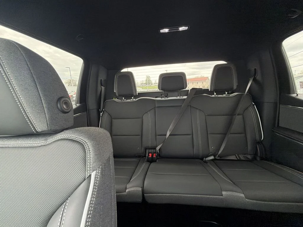 New 2026 Onyx Black GMC Elevation Standard Range image 28