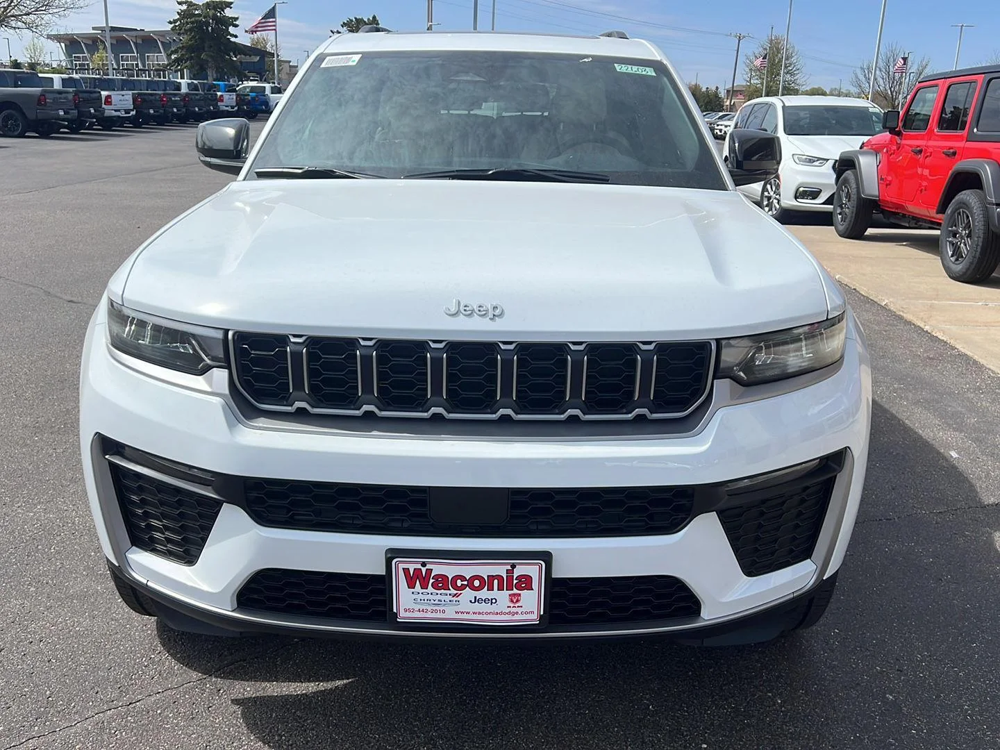 New 2026 Bright White Clear-Coat Exterior Paint Jeep Limited image 3