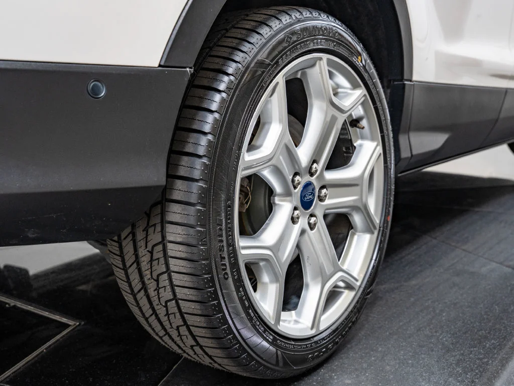 Used 2018 White Platinum Clearcoat Metallic Ford Titanium image 47