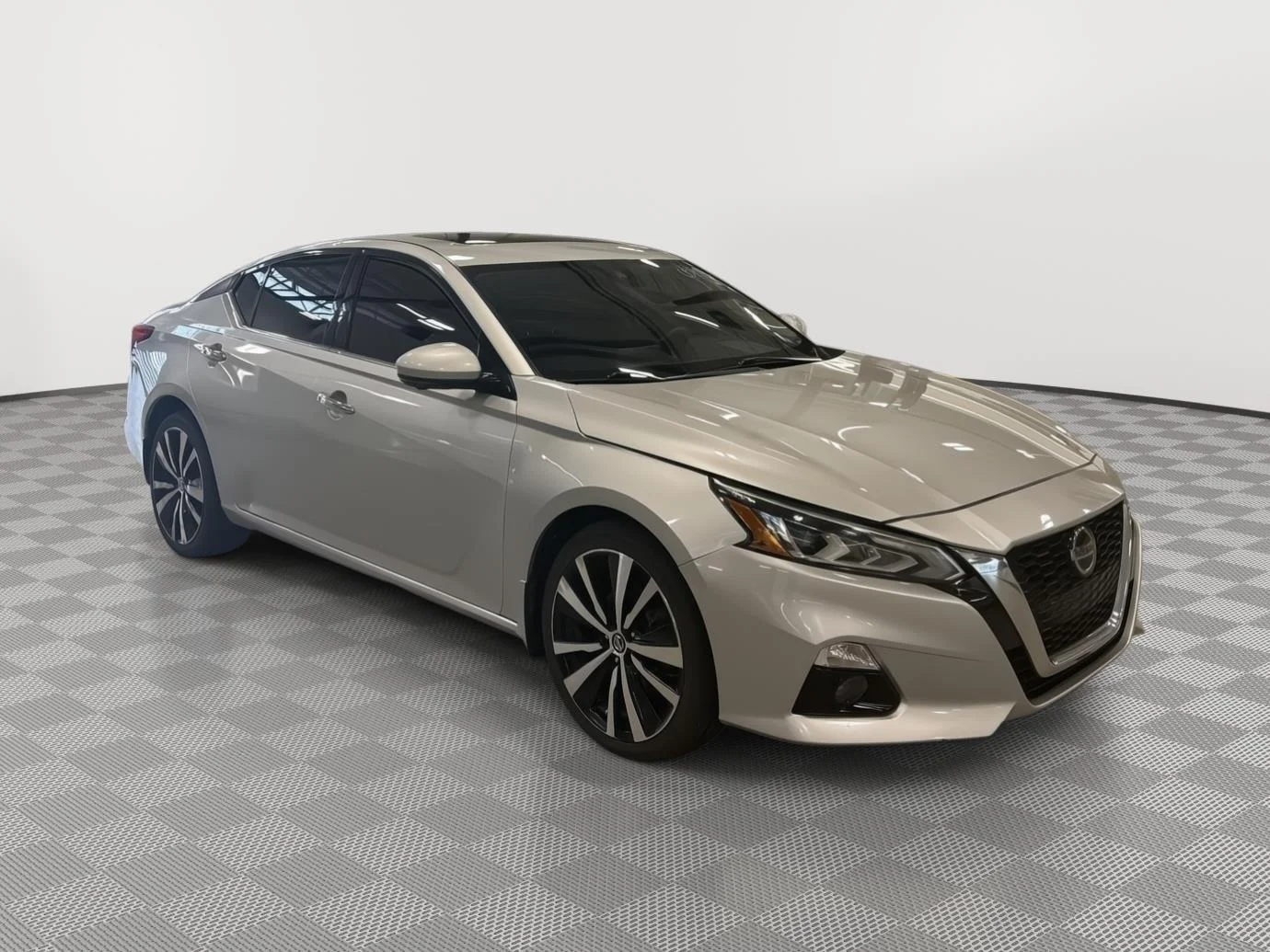 Used 2020 SILVER Nissan 2.5 Platinum image 1