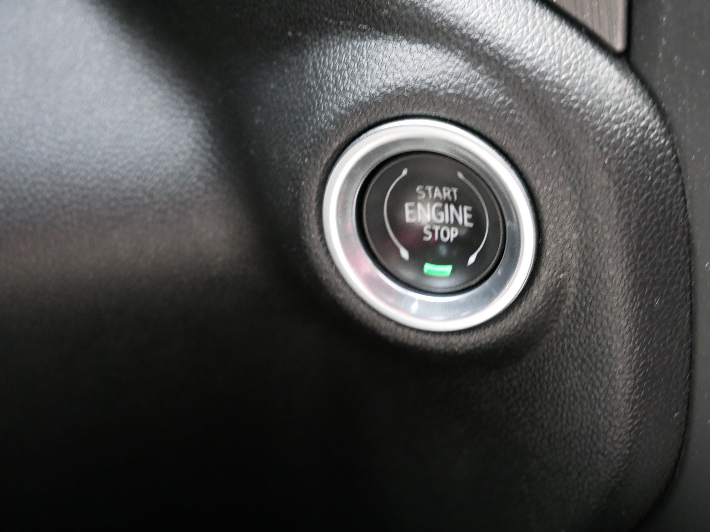 Used 2020 Summit White GMC Denali image 31