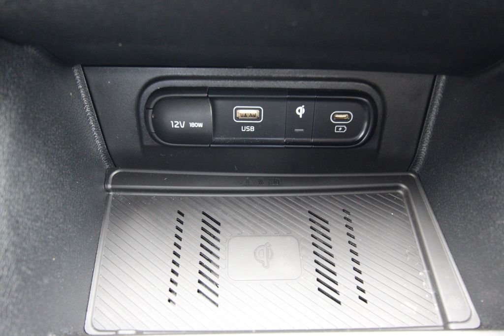 Used 2023 Black Kia X-Line image 29