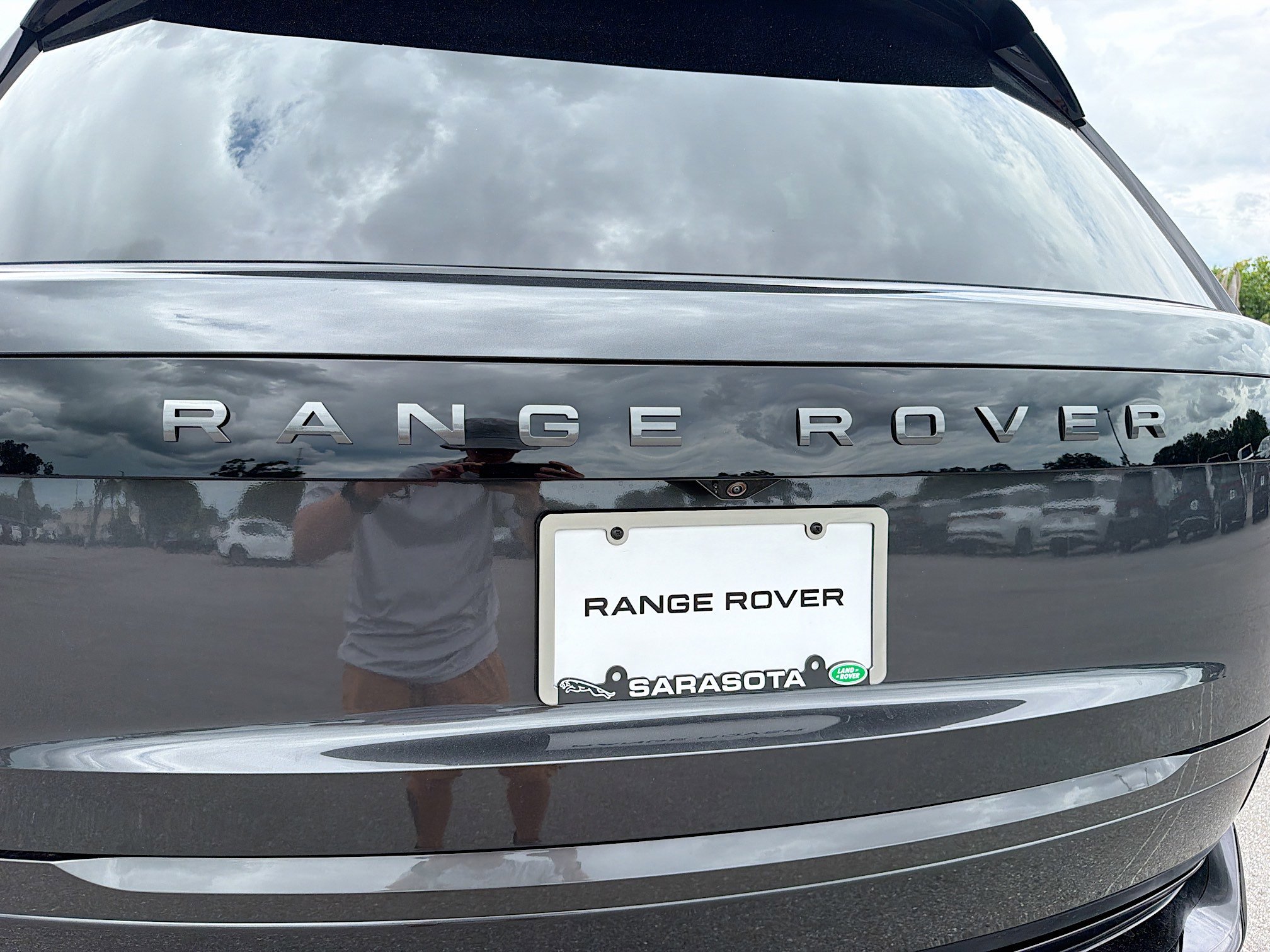 New 2026 Carpathian Grey Land Rover SE image 11
