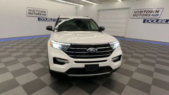 Used 2023 Star White Ford XLT 4WD image 3