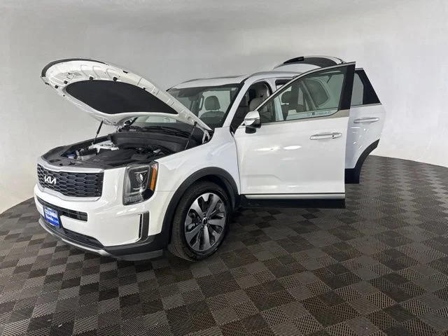 Used 2022 White Kia S image 13