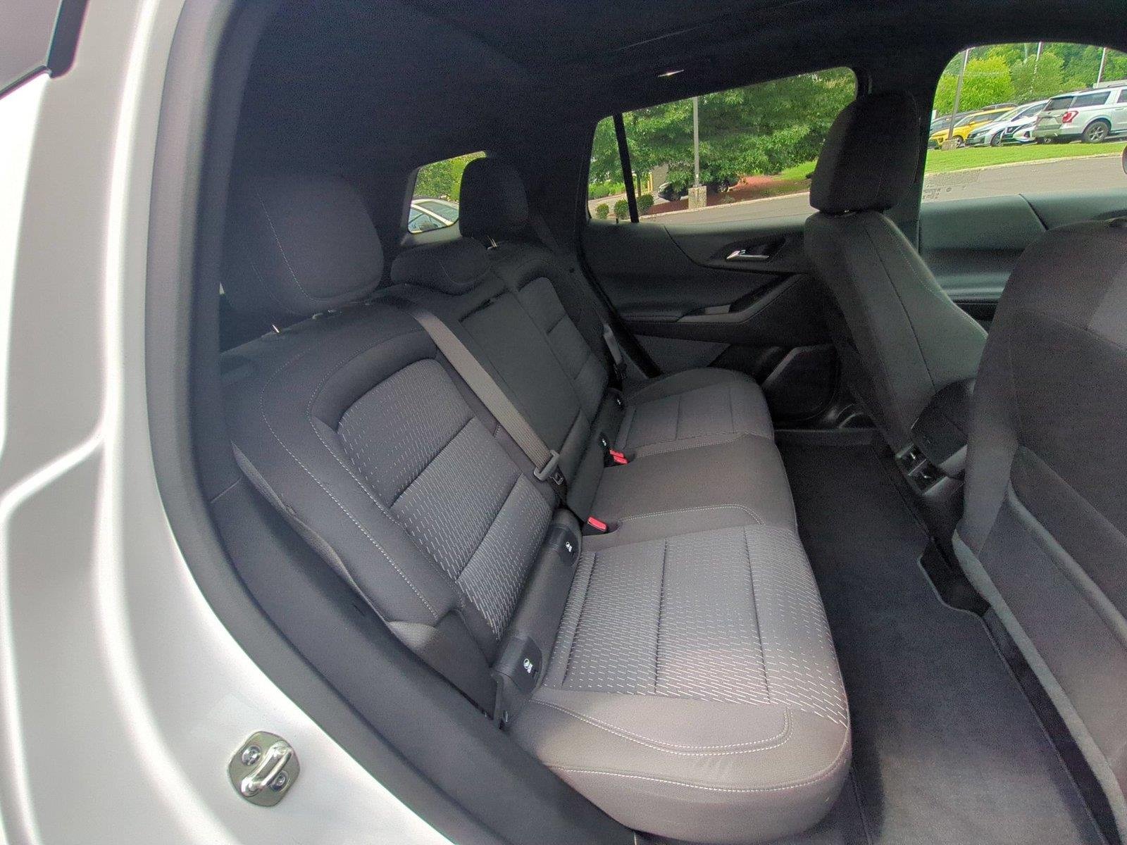 Used 2025 Summit White Chevrolet FWD LT image 37