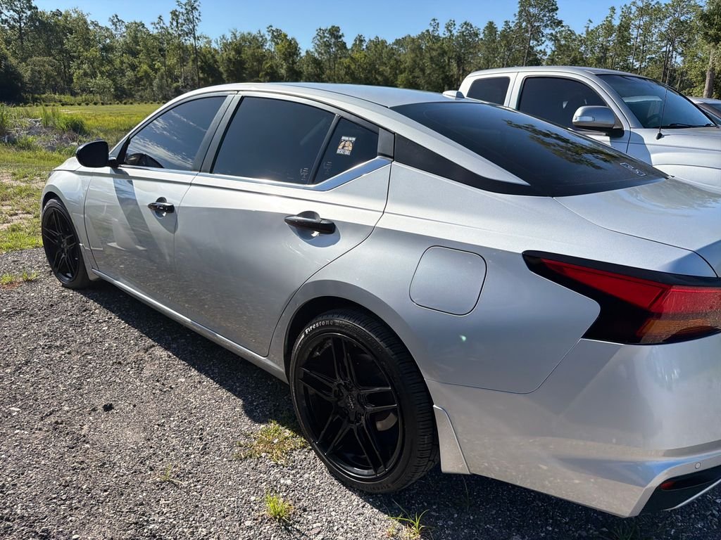 Used 2022 Brilliant Silver Metallic Nissan 2.5 SV image 8