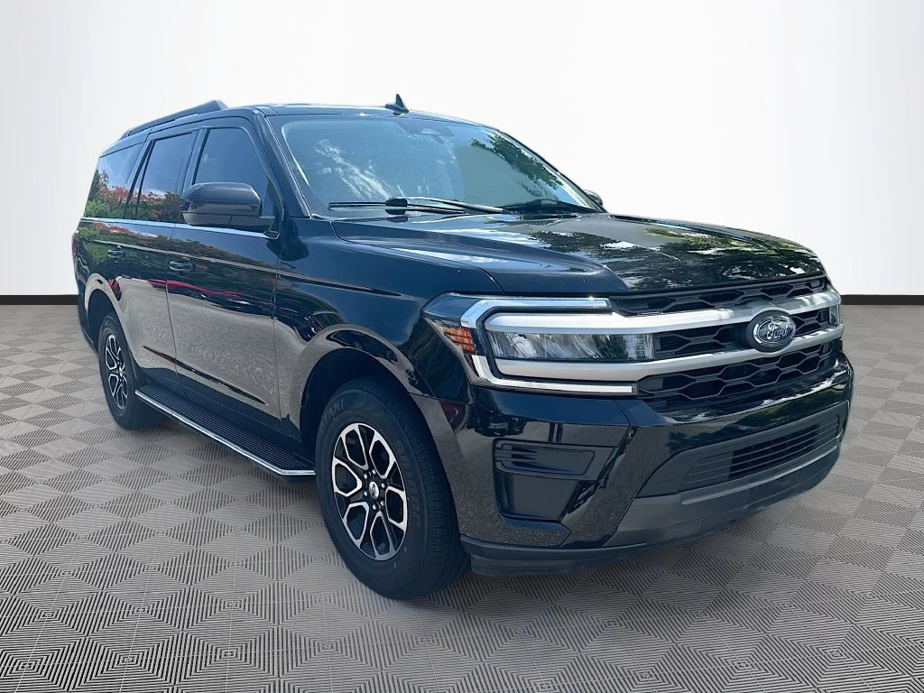 Used 2023 Black Ford XLT image 4