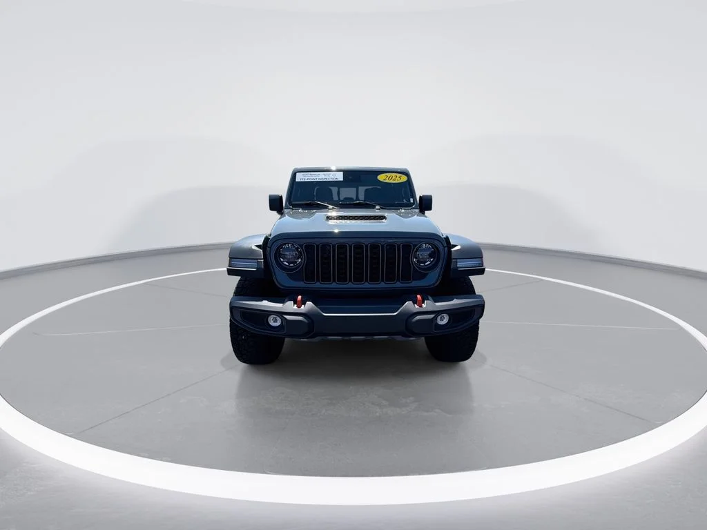 Used 2025 Gray Jeep Mojave image 3