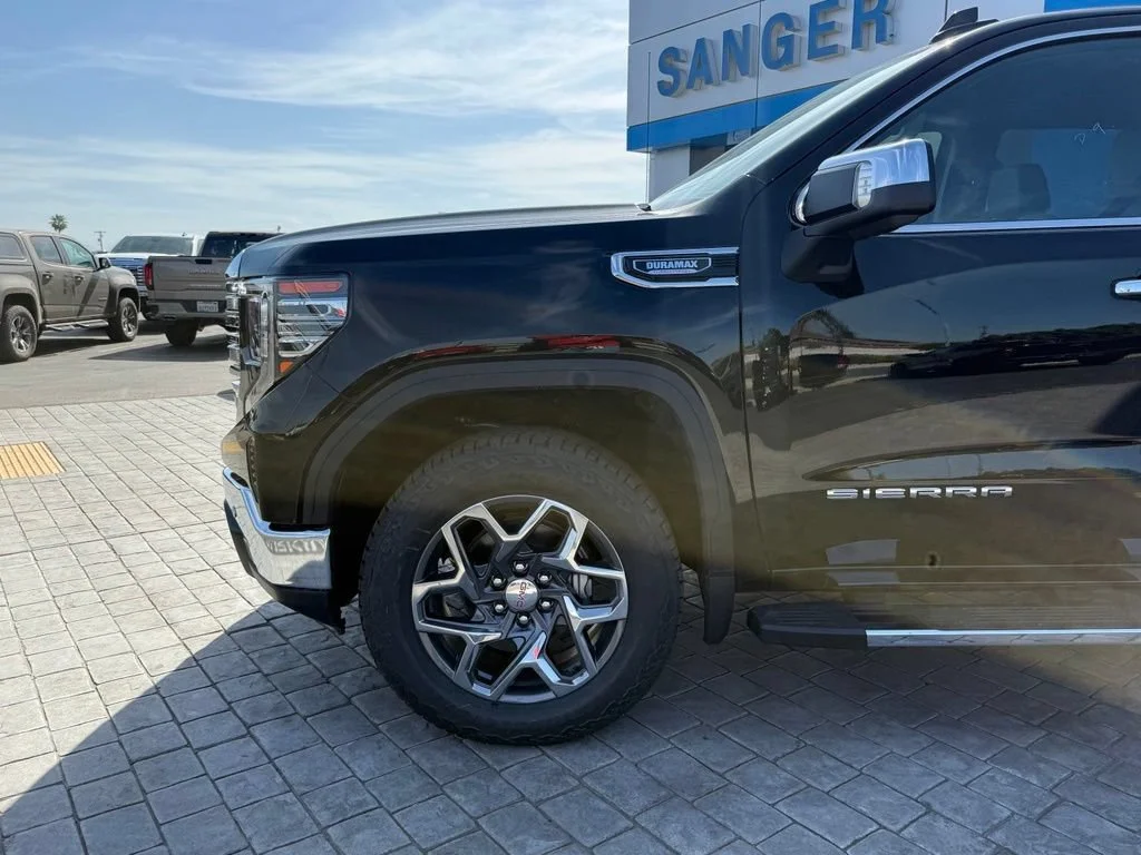New 2026 Onyx Black GMC SLT image 5