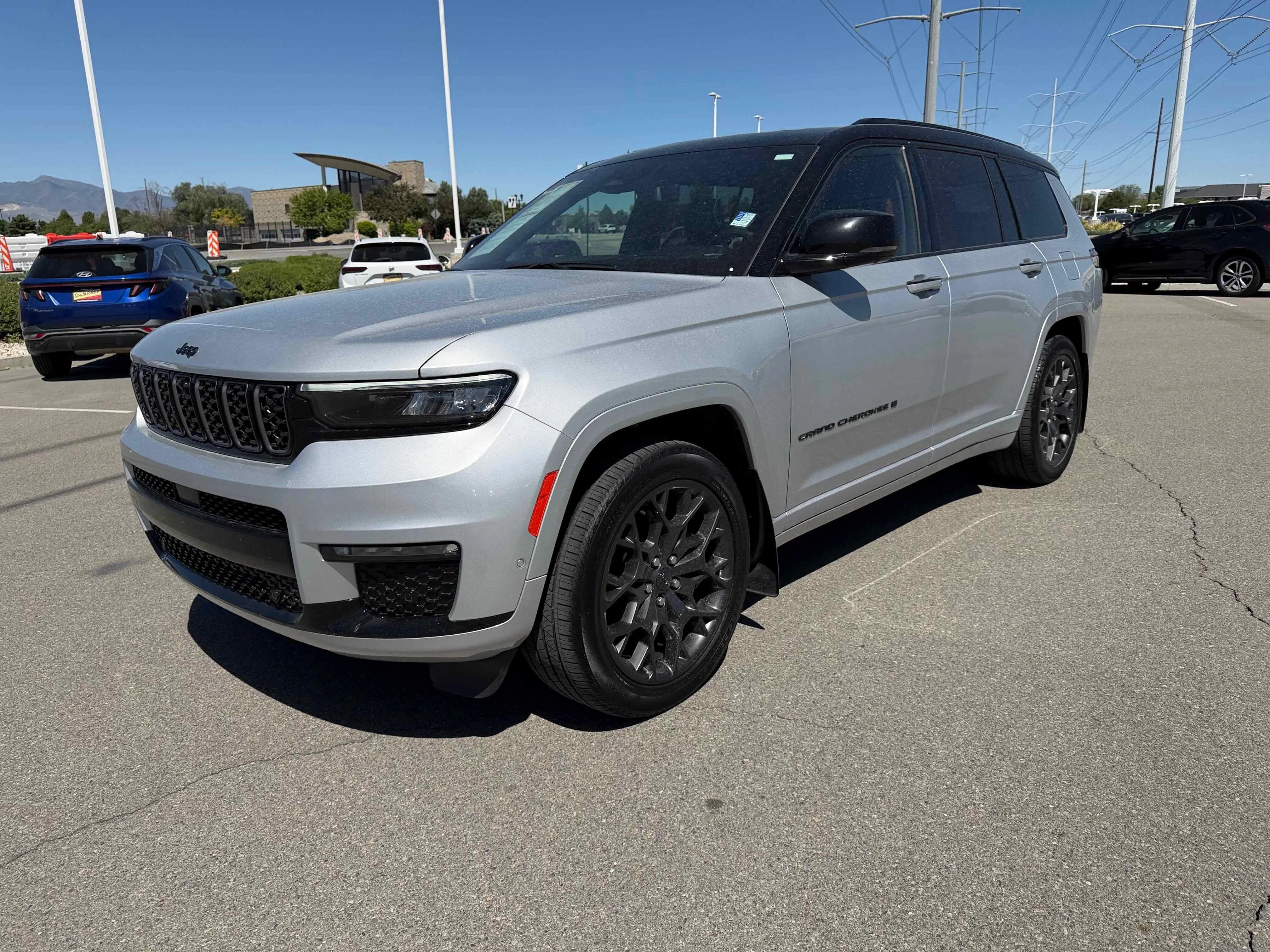 Used 2024 Silver Zynith Jeep Summit Reserve image 12
