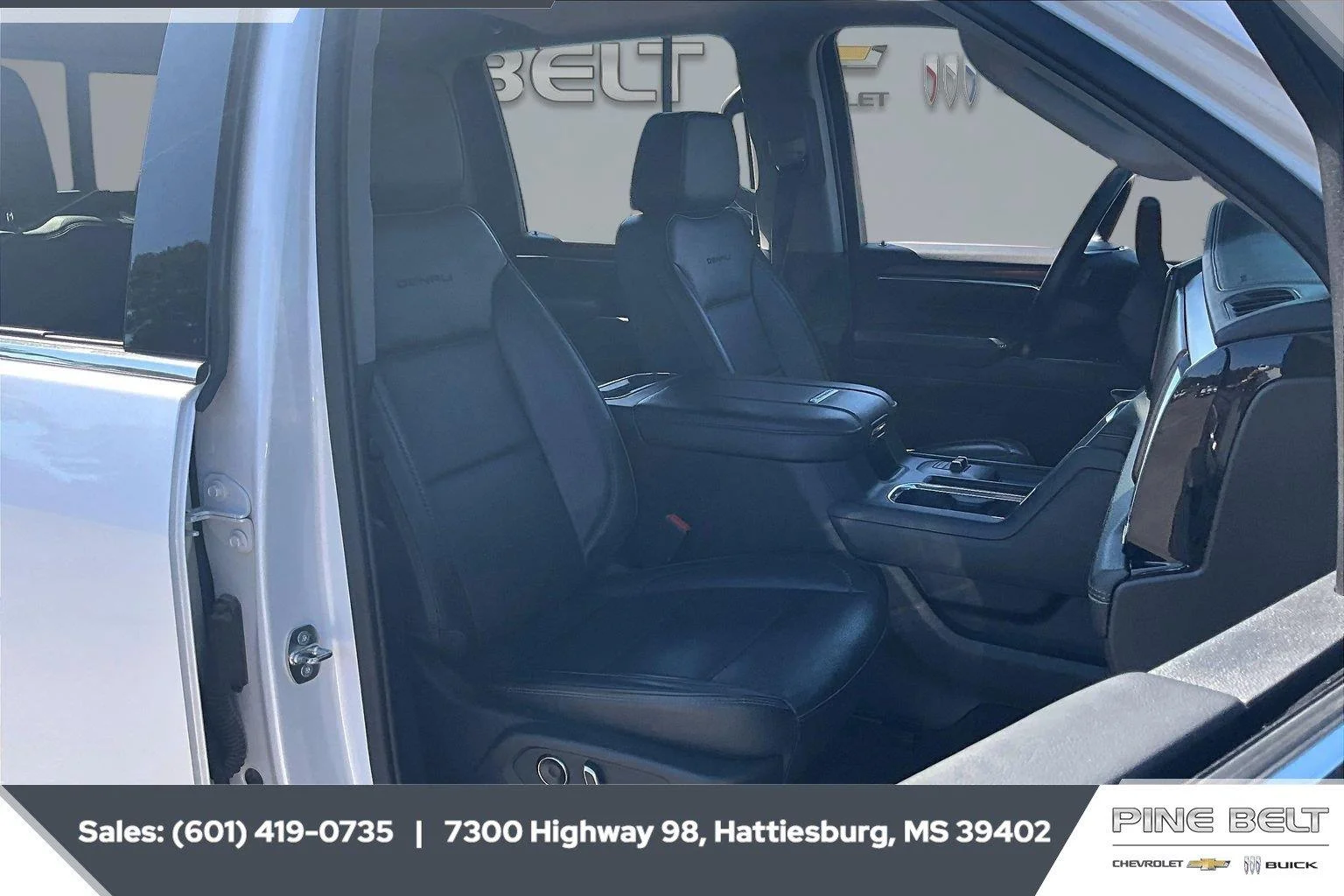 Used 2024 White Frost Tricoat GMC Denali image 7