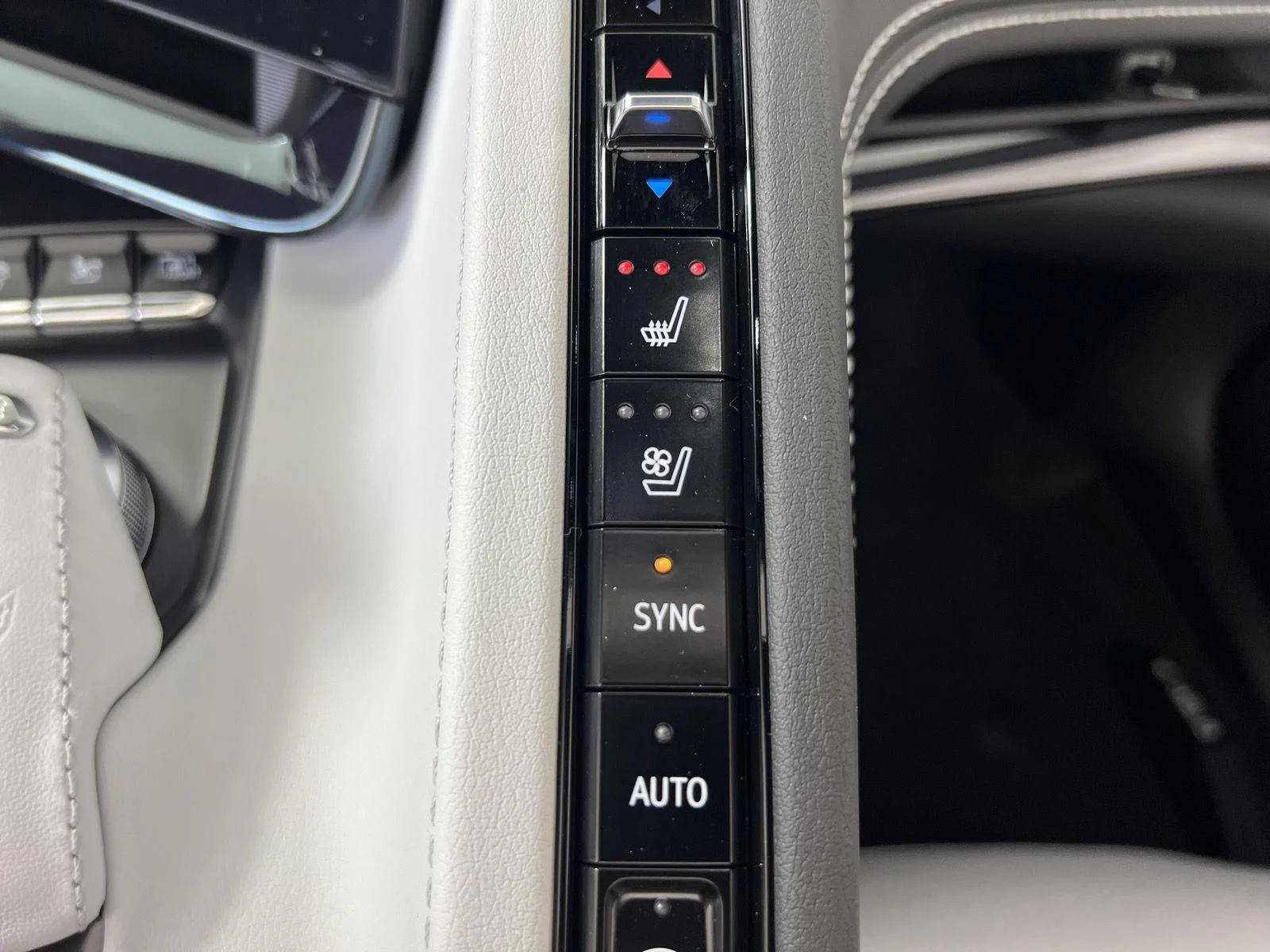 Used 2025 Riptide Blue Metallic Chevrolet 2LT image 17