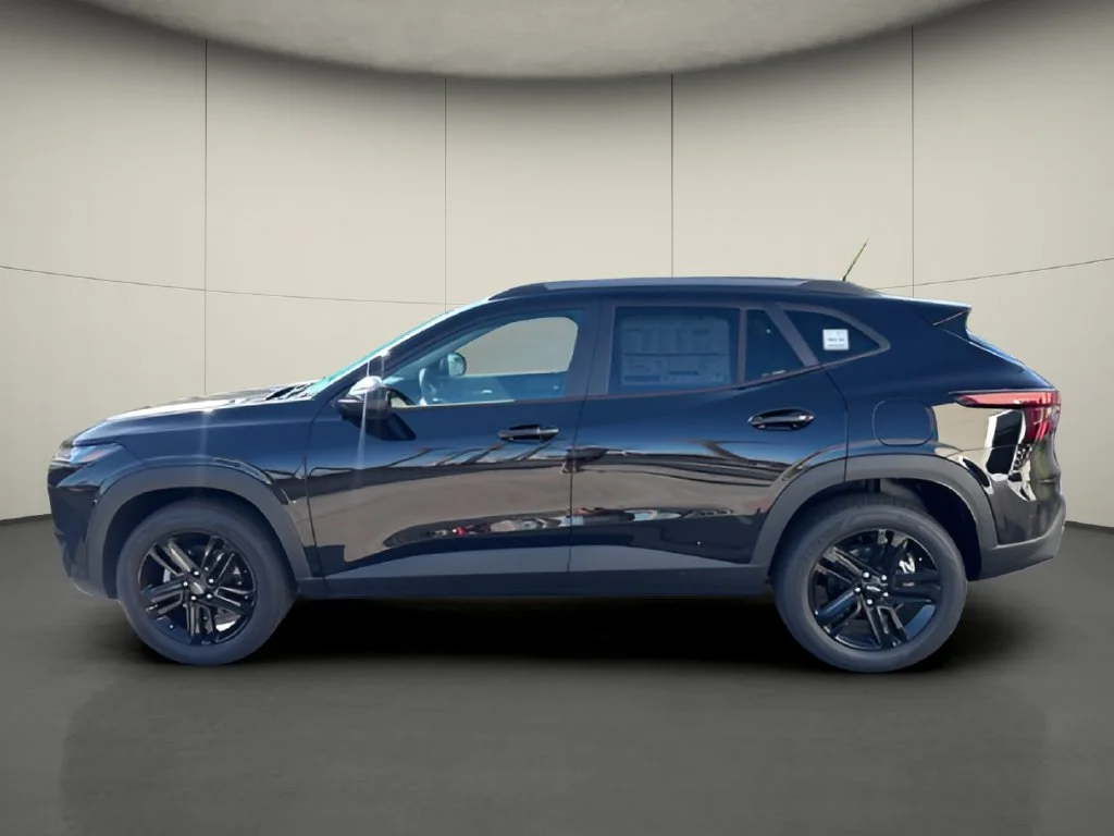 New 2026 Mosaic Black Metallic Chevrolet ACTIV image 2