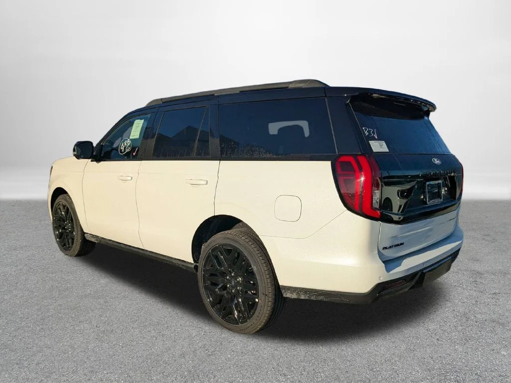 New 2027 Star White Metallic Tri-Coat Ford Platinum image 6