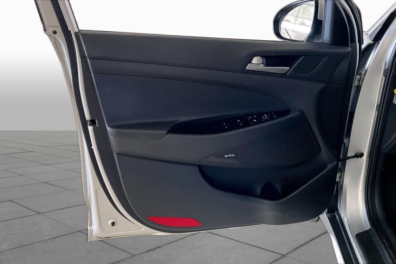 Used 2018 Molten Silver Hyundai SEL Plus image 19