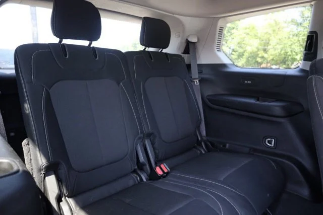 Used 2023 White Jeep Laredo image 35