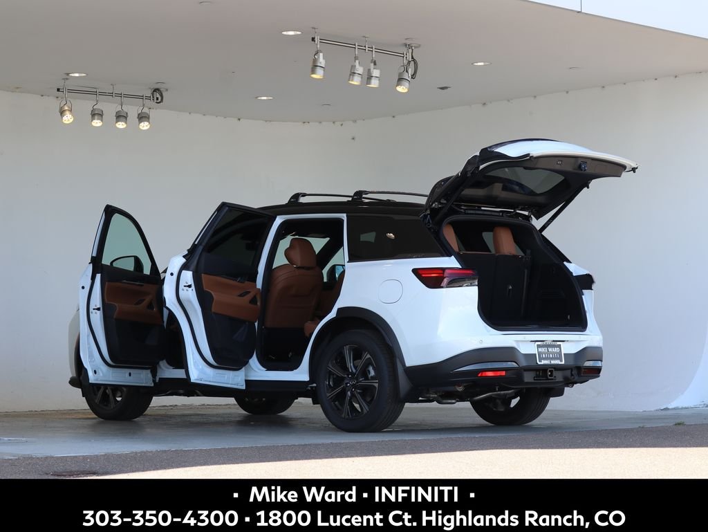 New 2027 2T RAD WHT INFINITI Autograph AWD image 4