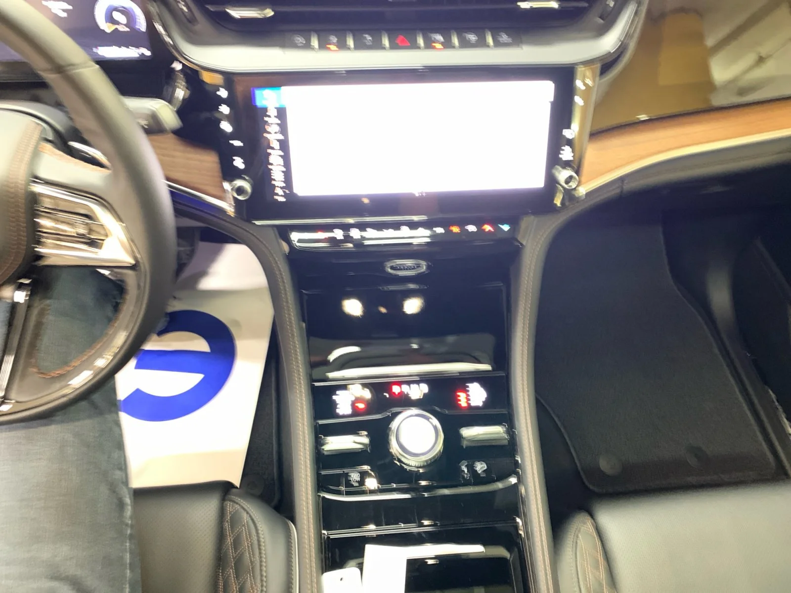 New 2026 Diamond Black Crystal Pearl Jeep Summit image 15