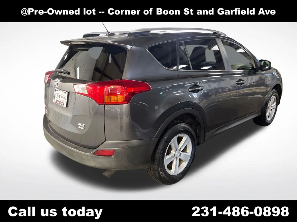 Used 2014 Gray Toyota XLE image 5