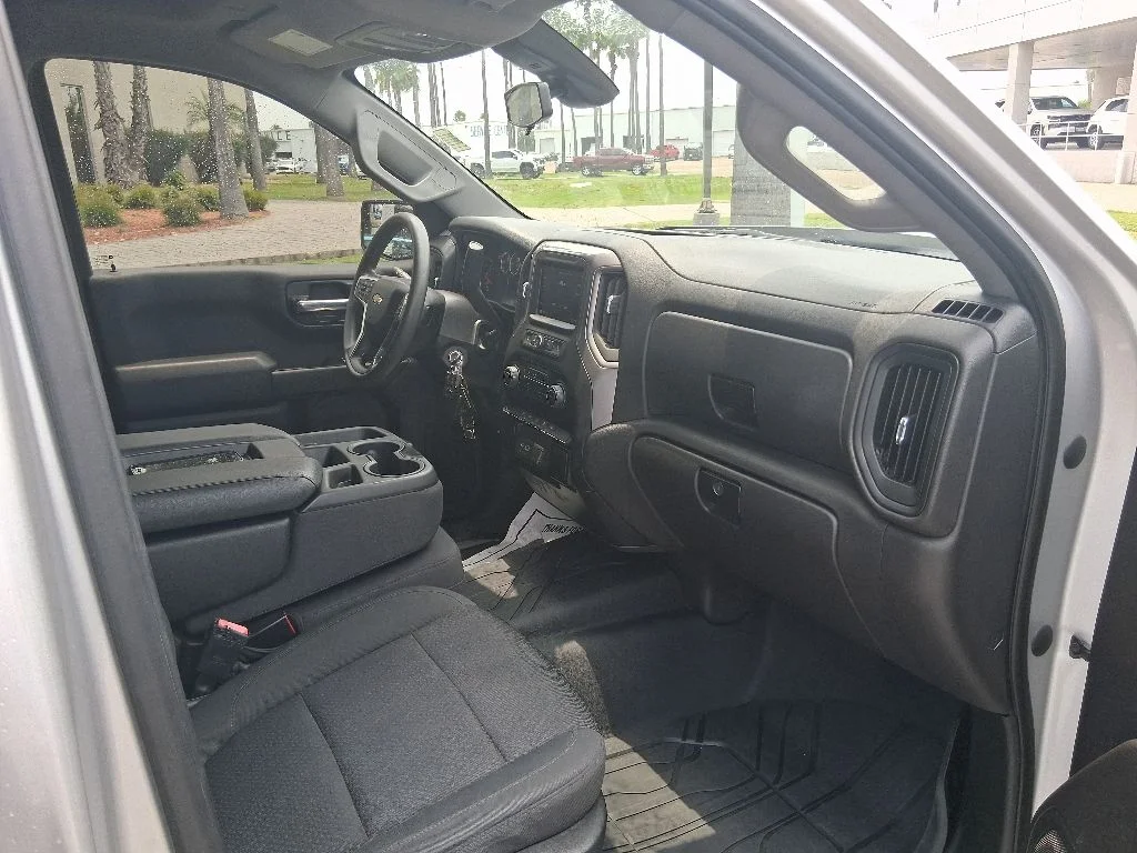Used 2022 Silver Chevrolet Custom image 9