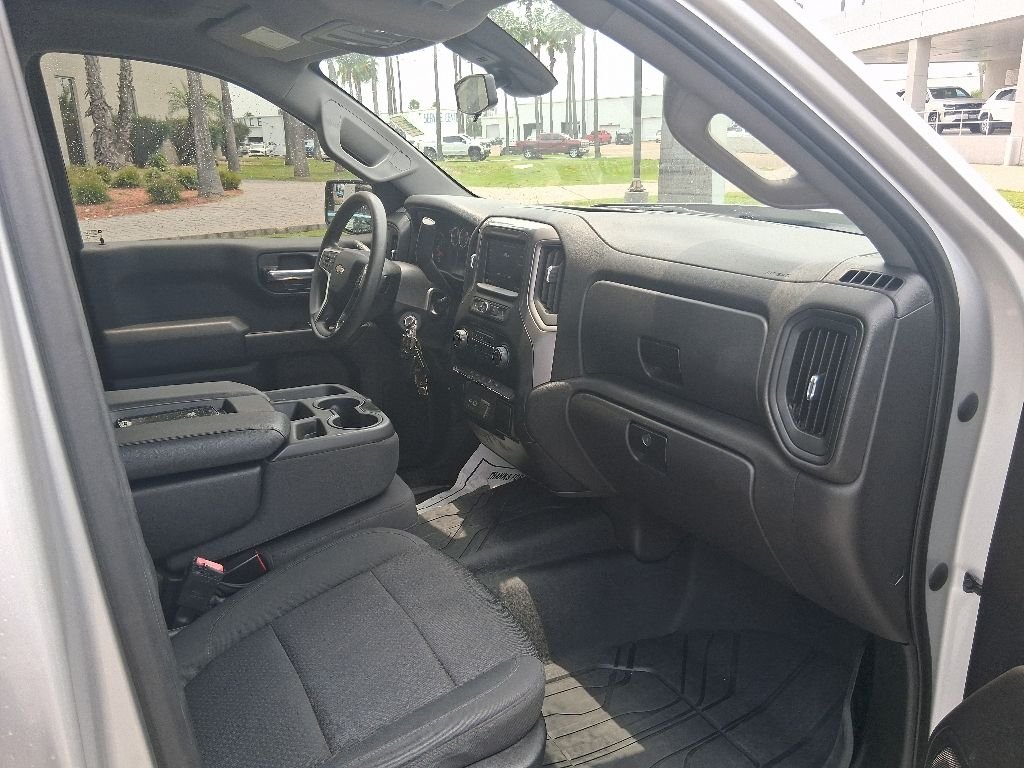 Used 2022 Silver Chevrolet Custom image 9
