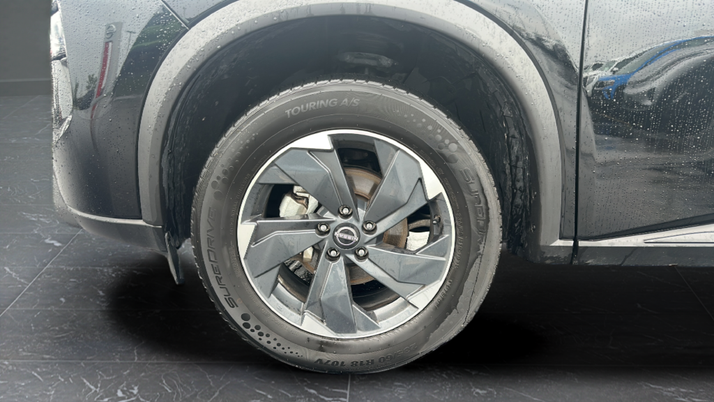 Used 2025 Super Black Nissan SV image 29