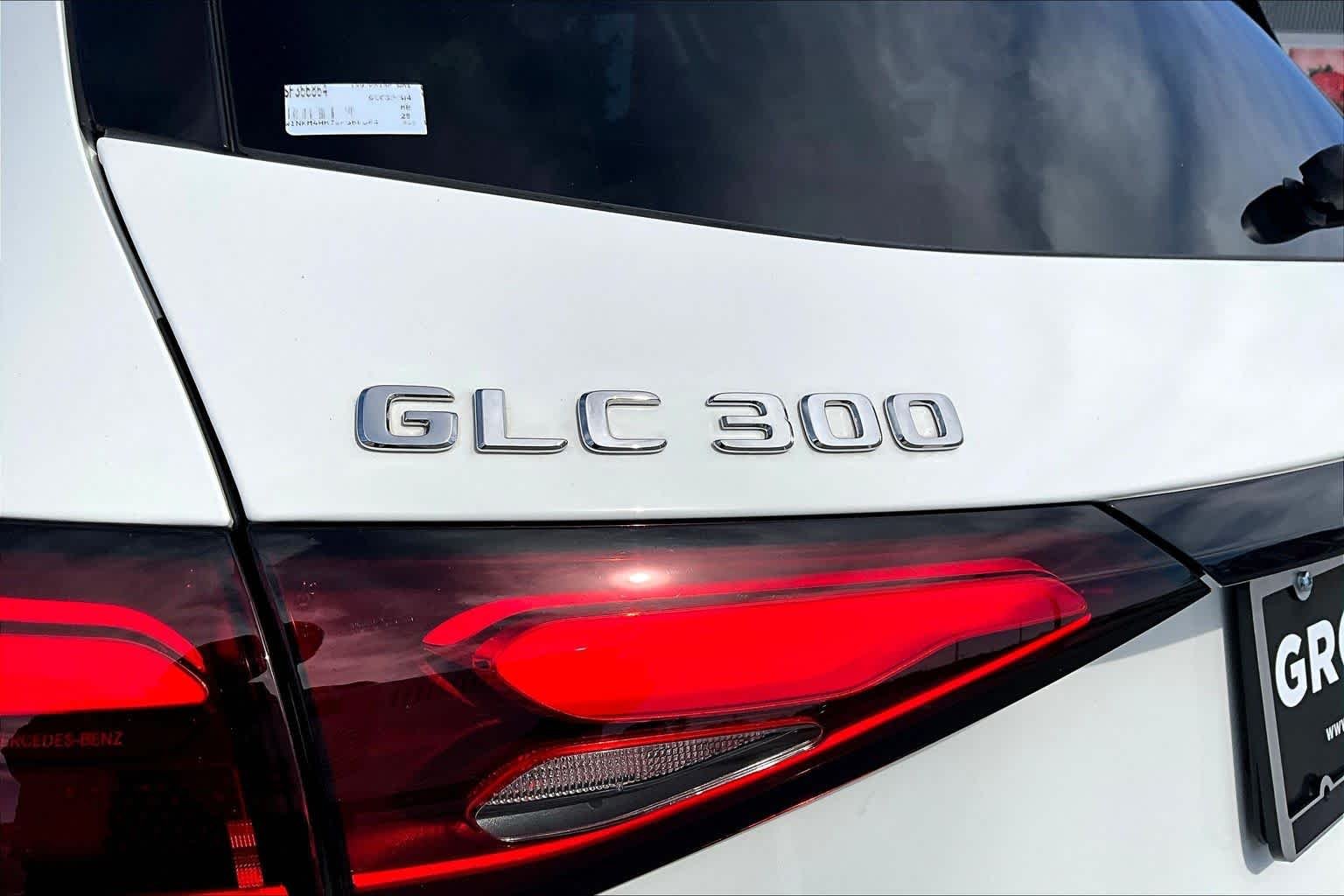 Used 2025 Polar White Mercedes-Benz GLC 300 image 10