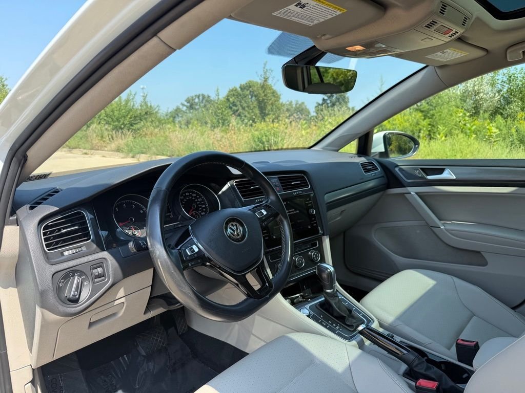 Used 2019 White Volkswagen  image 4