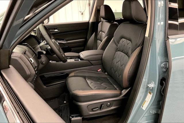 New 2026 Baltic Teal/Super Black Nissan Platinum image 9