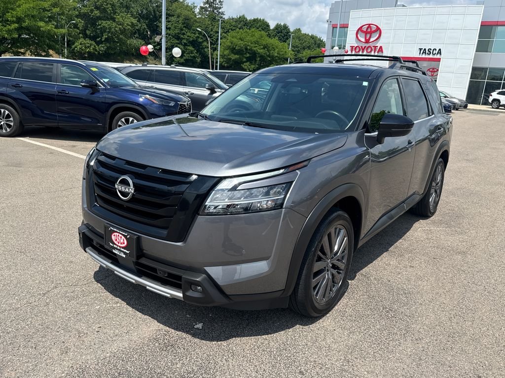 Used 2023 Gray Nissan SL image 4