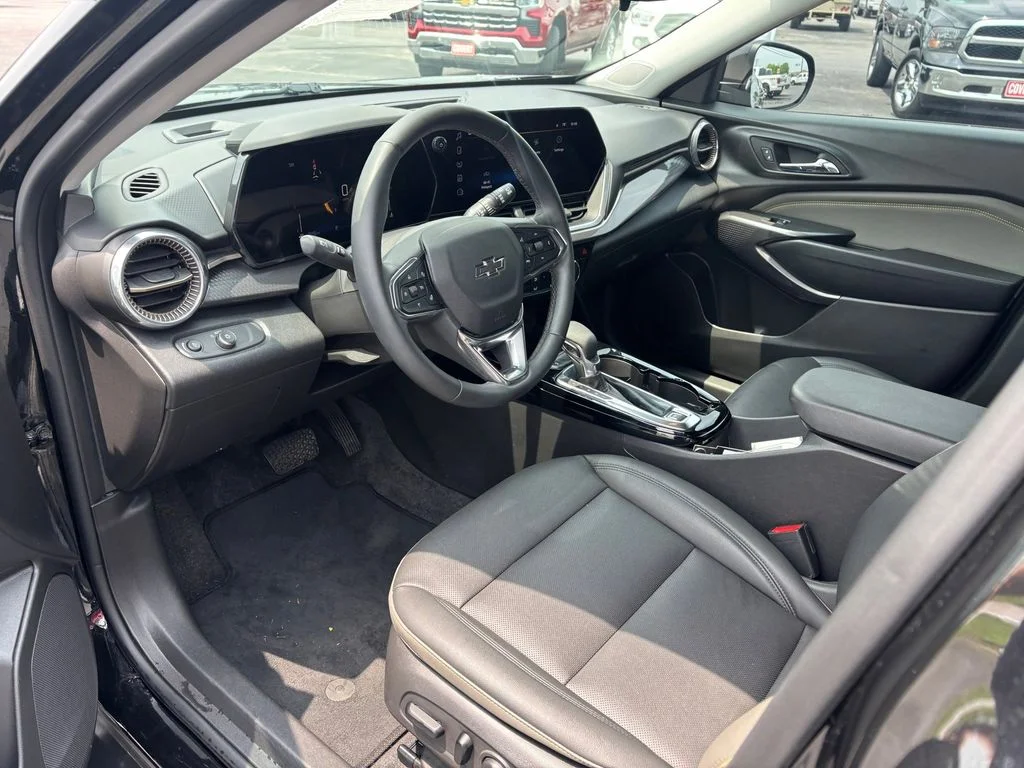 Used 2025 Black Chevrolet ACTIV image 7