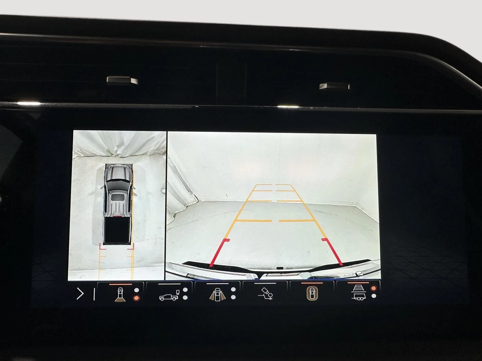 Used 2024 White Frost Tricoat GMC Denali image 14