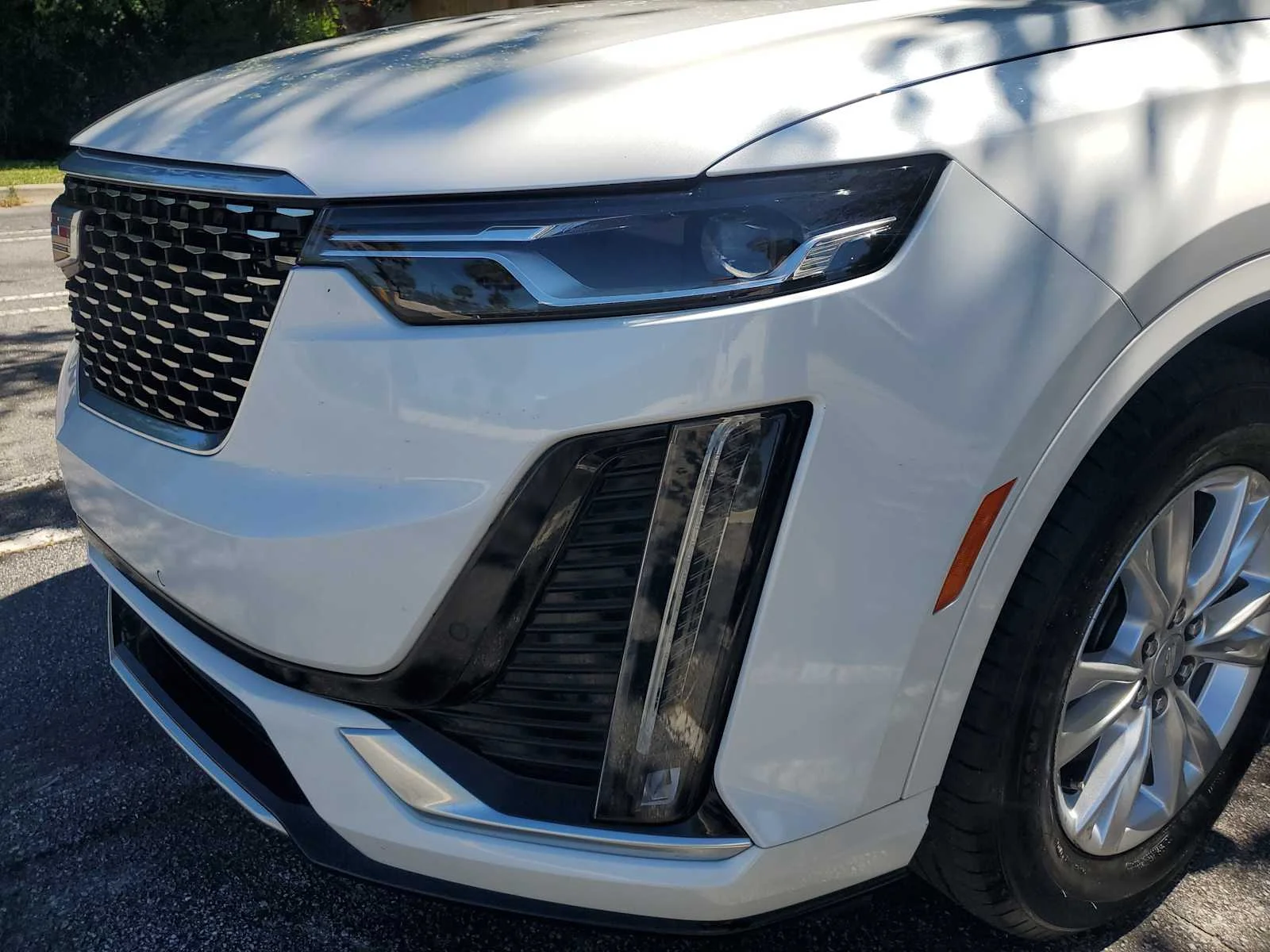 Used 2024 Crystal White Tricoat Cadillac Luxury image 10