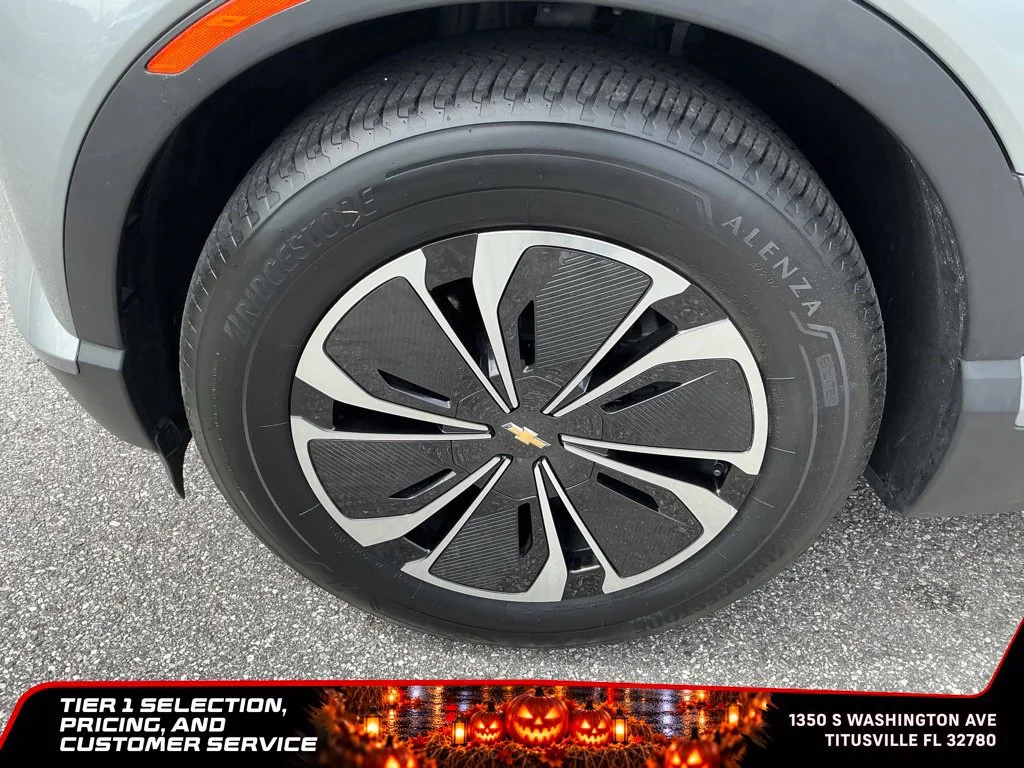 Used 2024 Sterling Gray Metallic Chevrolet LT image 24