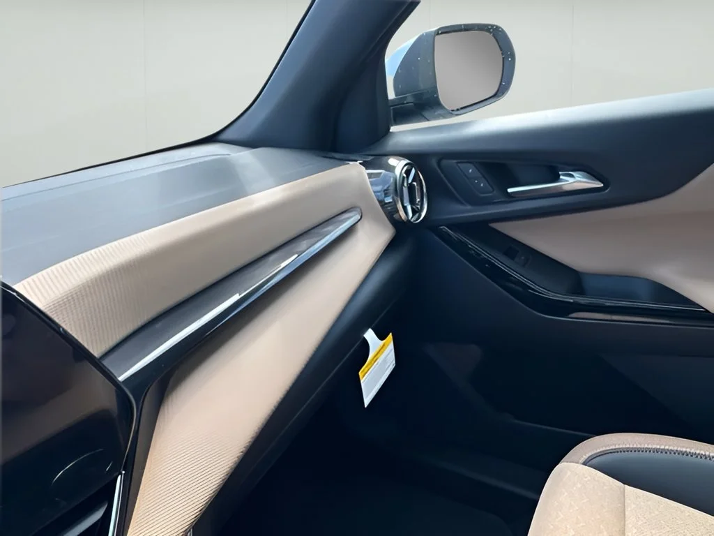 New 2027 Polar White Tricoat Chevrolet ACTIV image 29