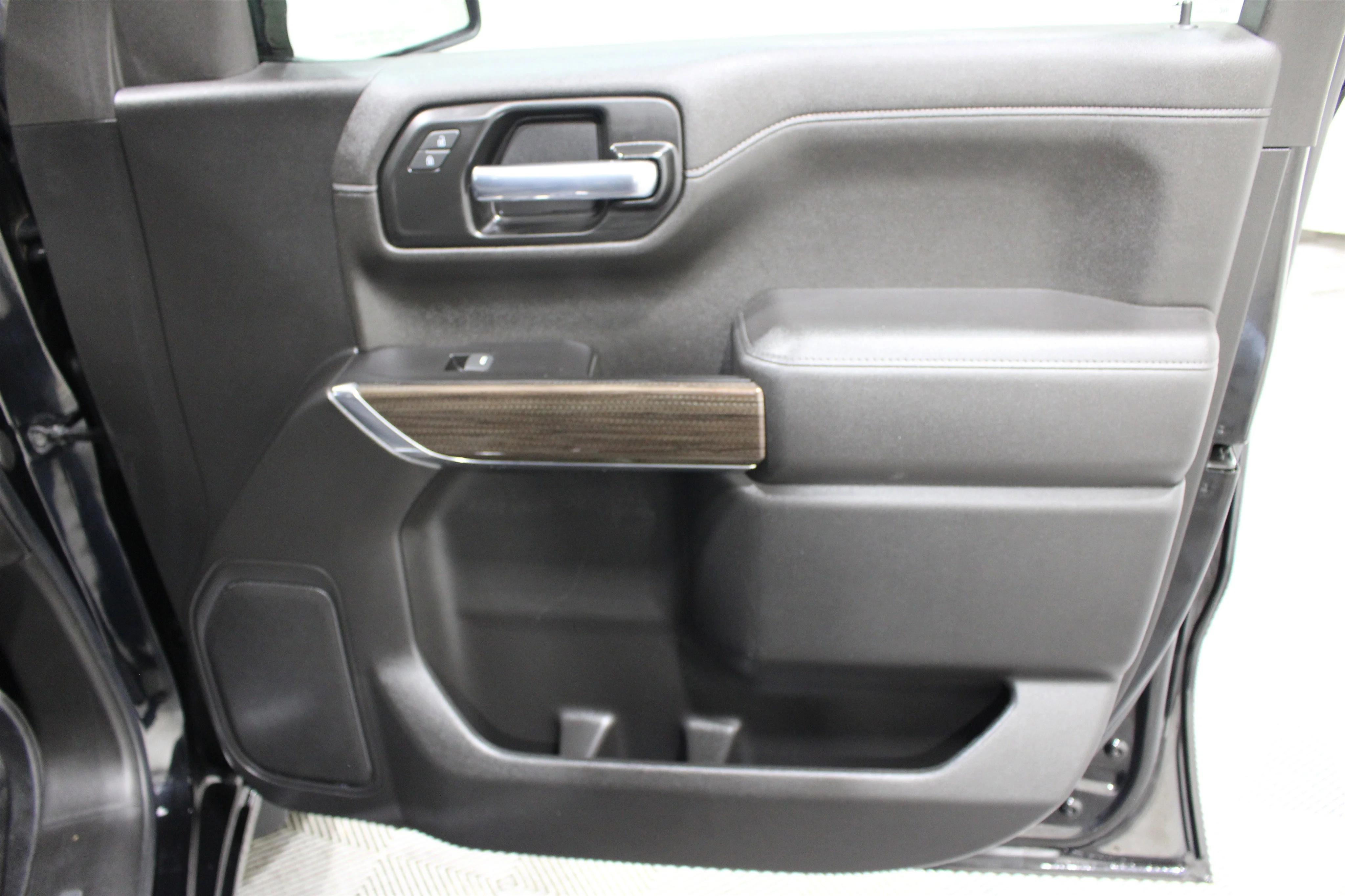 Used 2022 Black Chevrolet RST image 22