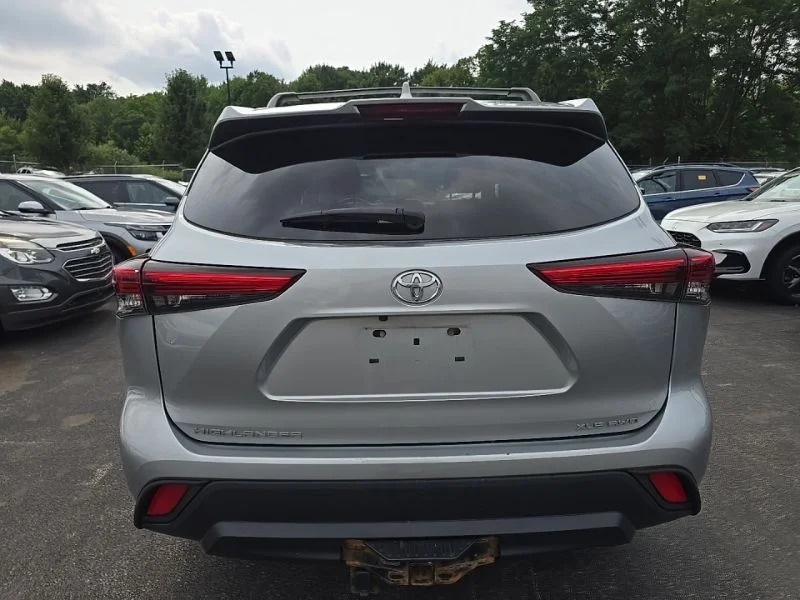 Used 2021 Silver Toyota XLE image 6