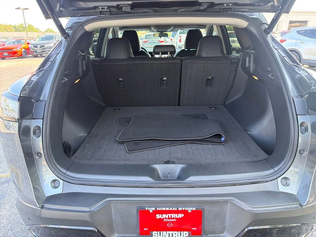 Used 2025 Gray Nissan SV image 27