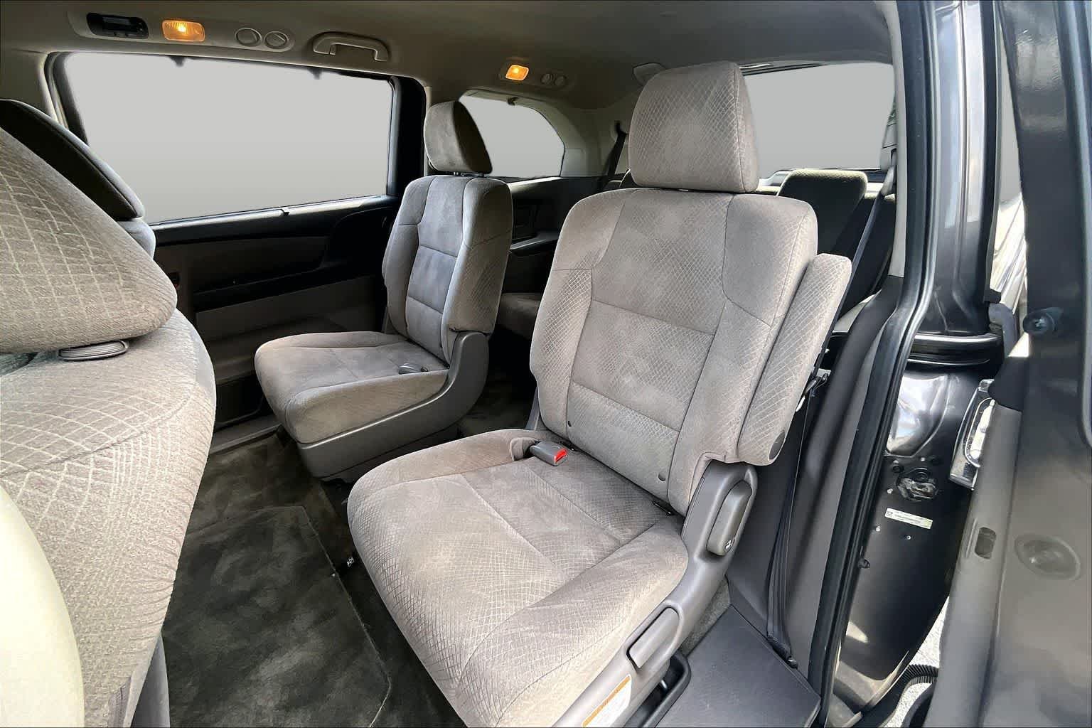 Used 2016 Modern Steel Metallic Honda SE image 19