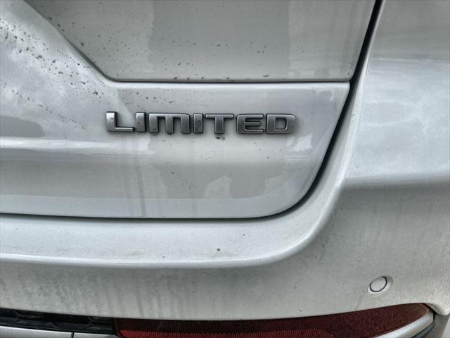 New 2026 Bright White Clear-Coat Exterior Paint Jeep Limited image 46