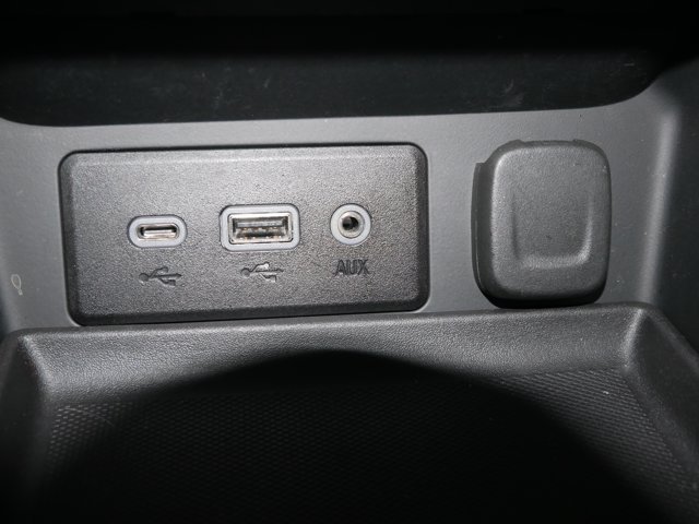 Used 2021 Ebony Twilight Metallic GMC SLE image 29