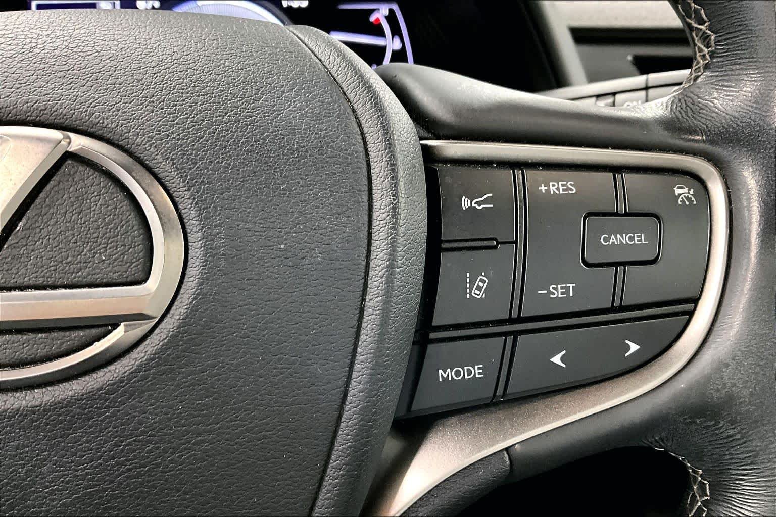 Used 2019 Atomic Silver Lexus  image 24