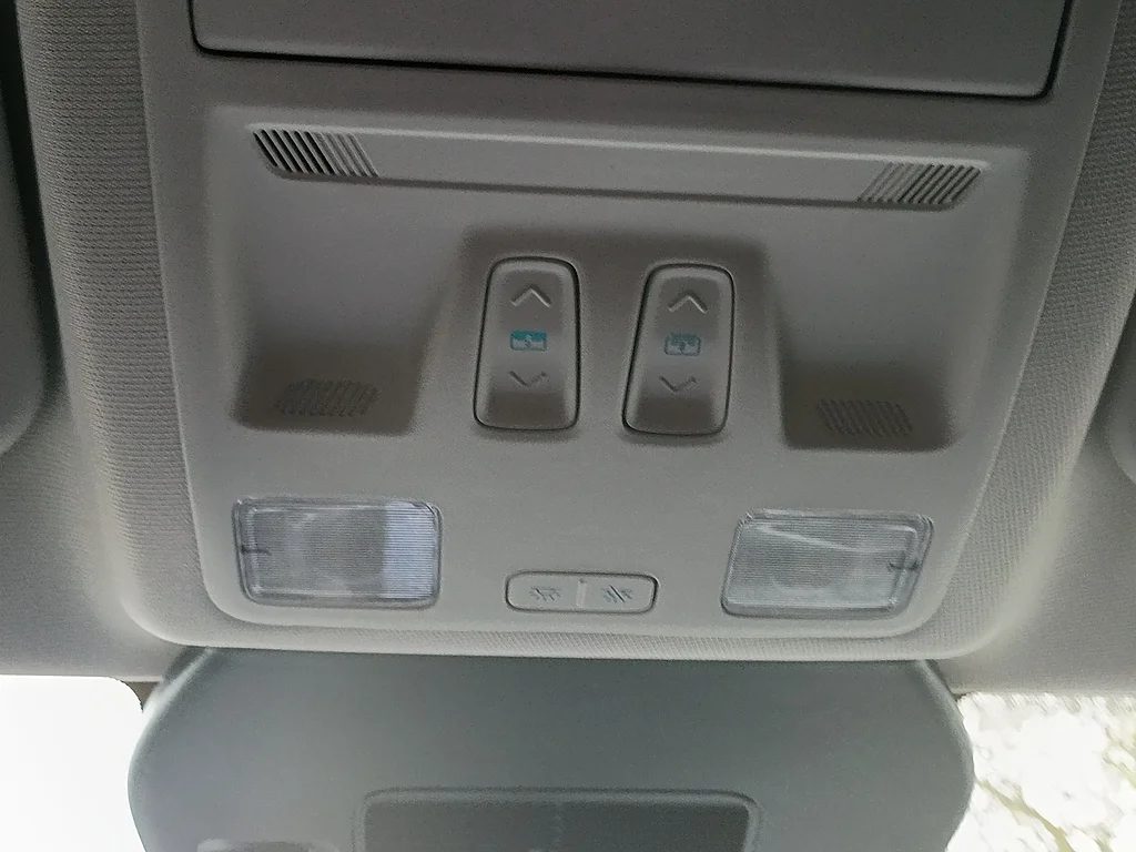Used 2025 Oxford White Ford Active image 25