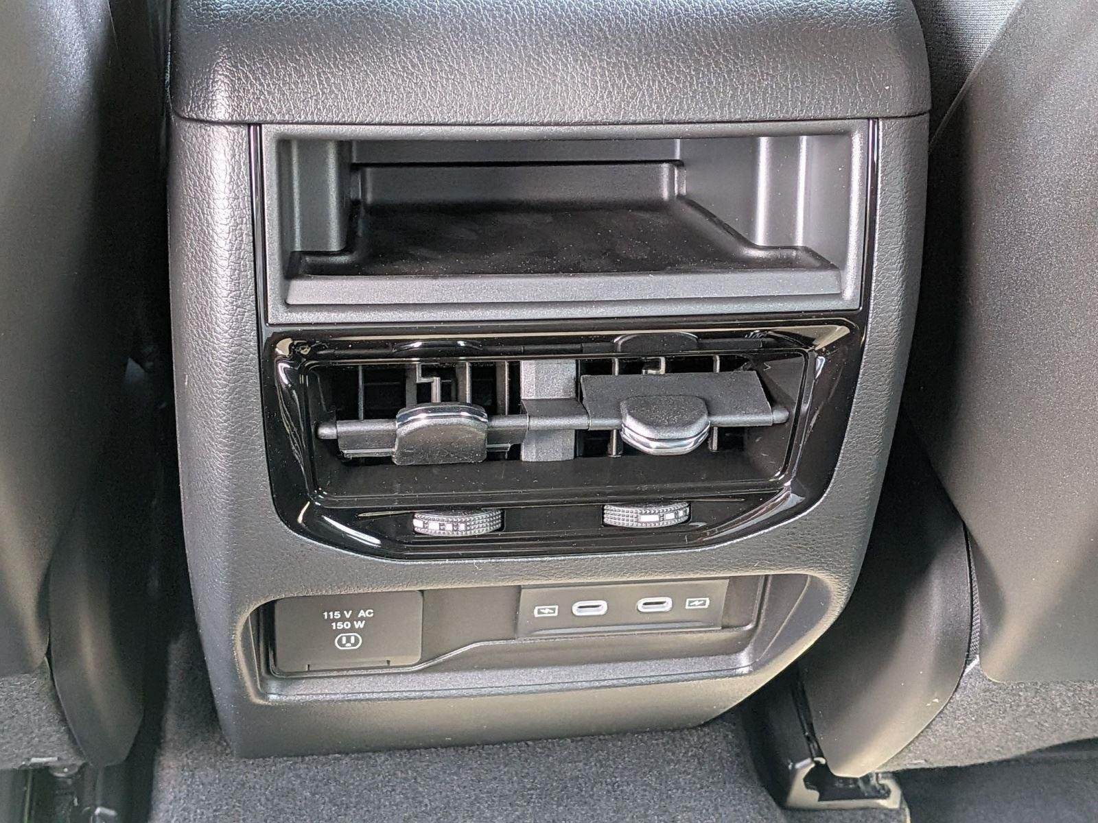 New 2026 Silver Zynith Exterior Paint Jeep Laredo Altitude image 31